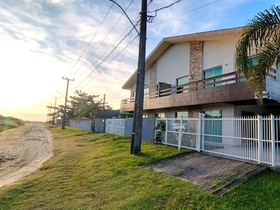 Sobrado em Balneario Coroados, Guaratuba/PR de 176m² 4 quartos à venda por R$ 579.000,00