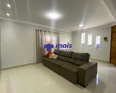 Casa Reformada, Dentro de Condomínio, 2 Quartos, Suíte, Lote de 220m² na Avenida da Miseri