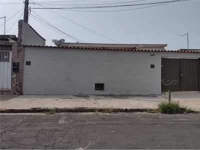 Casa com 3 Quartos e 1 banheiro para Alugar, 85 m² por R$ 1.300/Mês