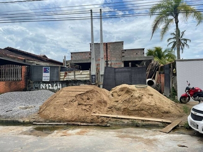 Casa com 3 Quartos e 2 banheiros à Venda, 87 m² por R$ 450.000