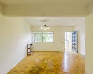 Casa Padrão, 3 dormitórios, 1 suítes, 4 banheiro, 3 vagas na garagem, 206M² de Área Constr