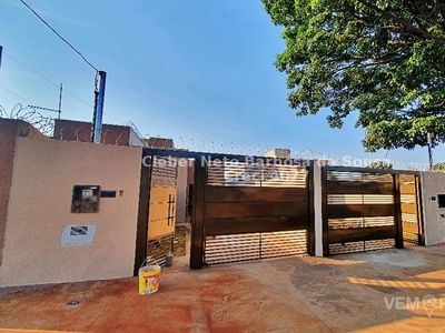 Casa Térrea com 2 Quartos à Venda por R$ 230.000